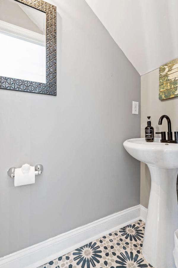 ☆Live On The Water! Lake Palmetto Palm W/ Patio - 10Min To Downtown & Beaches☆ 찰스턴 외부 사진
