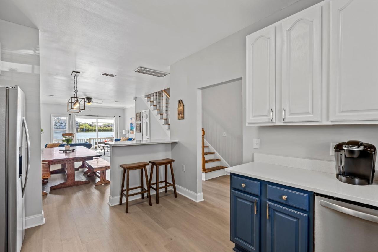 ☆Live On The Water! Lake Palmetto Palm W/ Patio - 10Min To Downtown & Beaches☆ 찰스턴 외부 사진