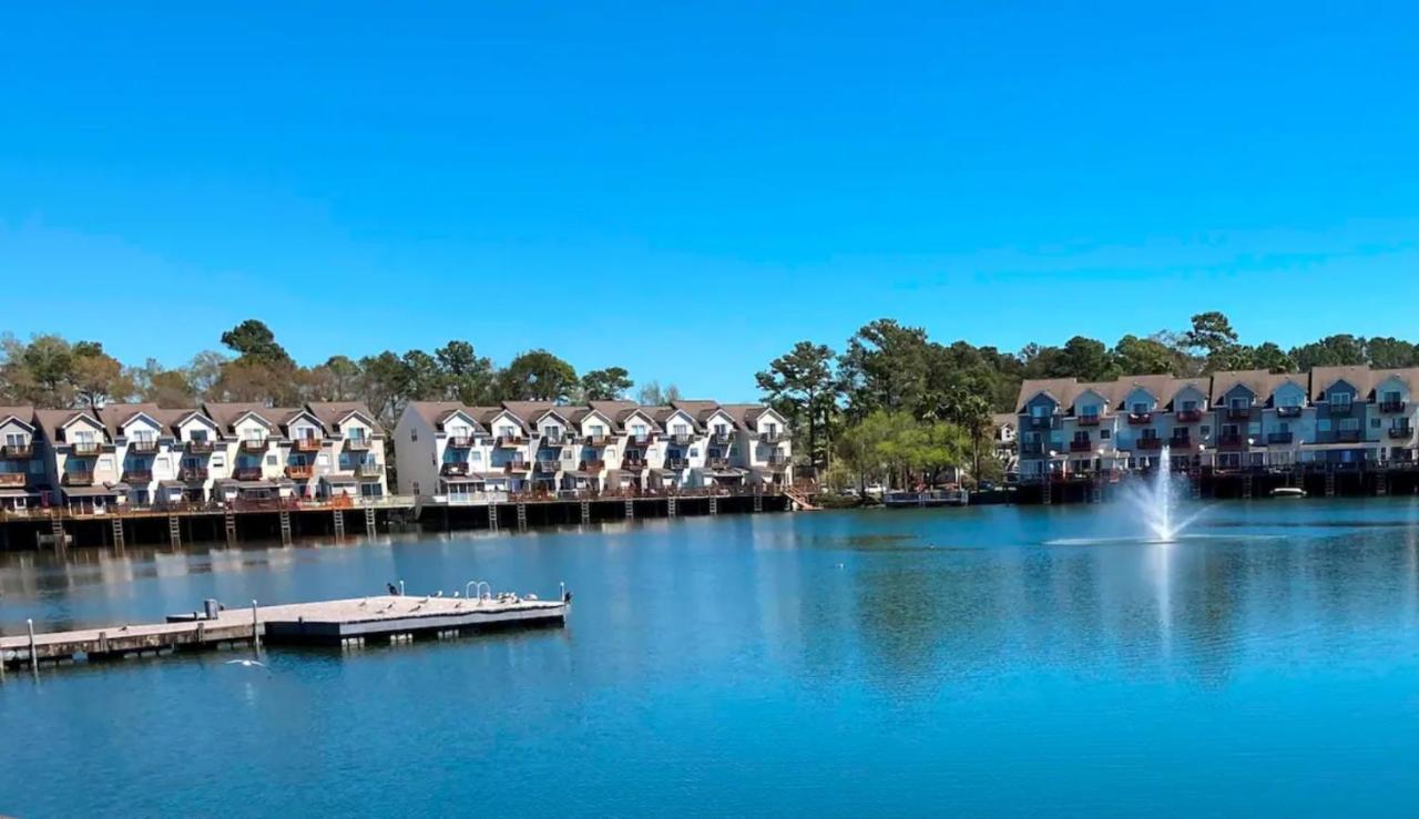 ☆Live On The Water! Lake Palmetto Palm W/ Patio - 10Min To Downtown & Beaches☆ 찰스턴 외부 사진