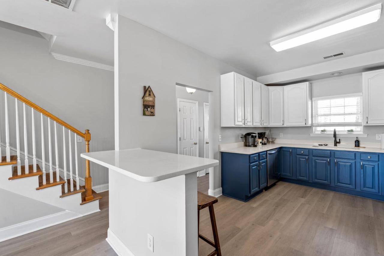 ☆Live On The Water! Lake Palmetto Palm W/ Patio - 10Min To Downtown & Beaches☆ 찰스턴 외부 사진