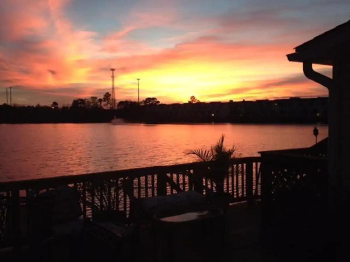 ☆Live On The Water! Lake Palmetto Palm W/ Patio - 10Min To Downtown & Beaches☆ 찰스턴 외부 사진