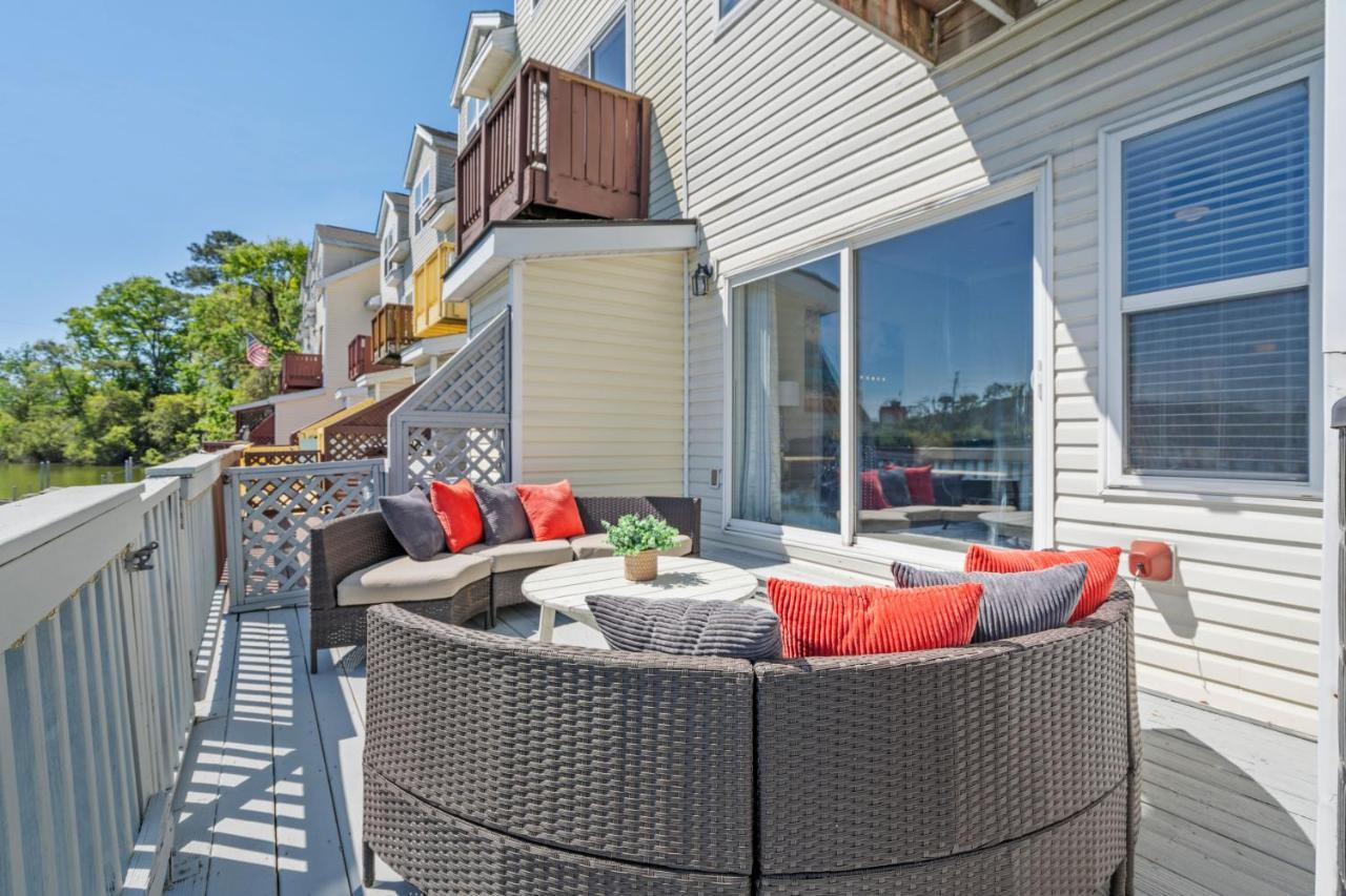 ☆Live On The Water! Lake Palmetto Palm W/ Patio - 10Min To Downtown & Beaches☆ 찰스턴 외부 사진