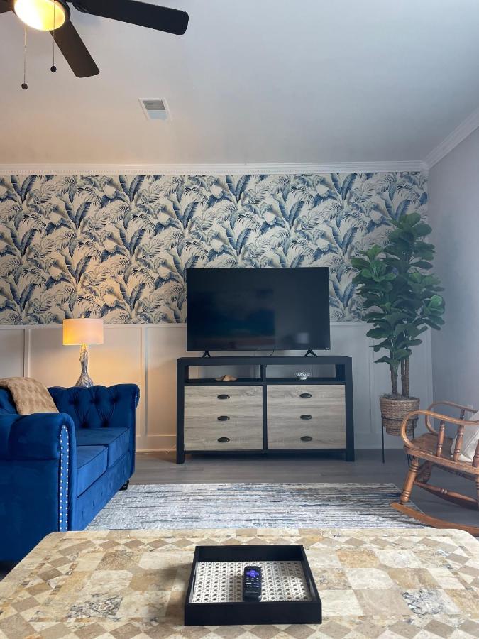 ☆Live On The Water! Lake Palmetto Palm W/ Patio - 10Min To Downtown & Beaches☆ 찰스턴 외부 사진