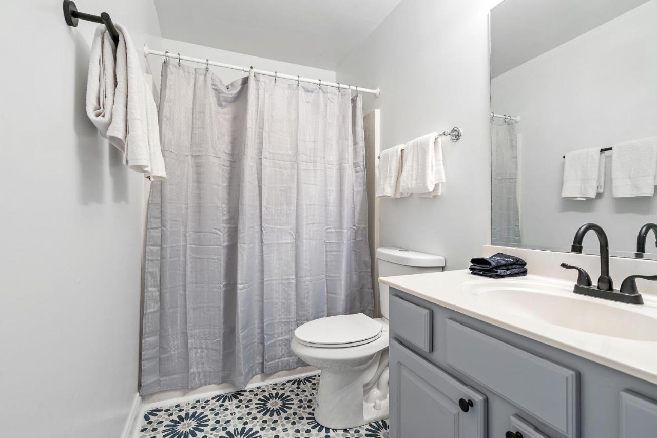☆Live On The Water! Lake Palmetto Palm W/ Patio - 10Min To Downtown & Beaches☆ 찰스턴 외부 사진