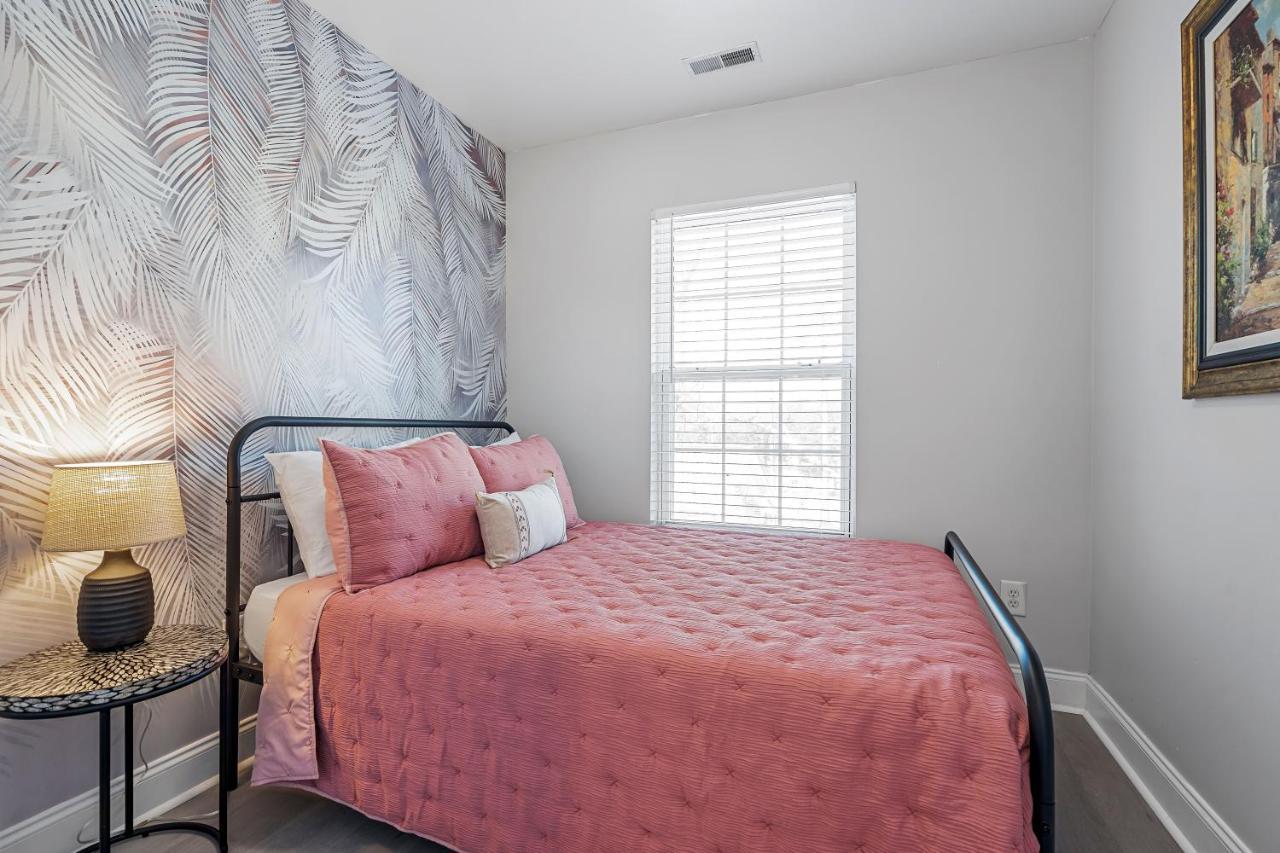 ☆Live On The Water! Lake Palmetto Palm W/ Patio - 10Min To Downtown & Beaches☆ 찰스턴 외부 사진