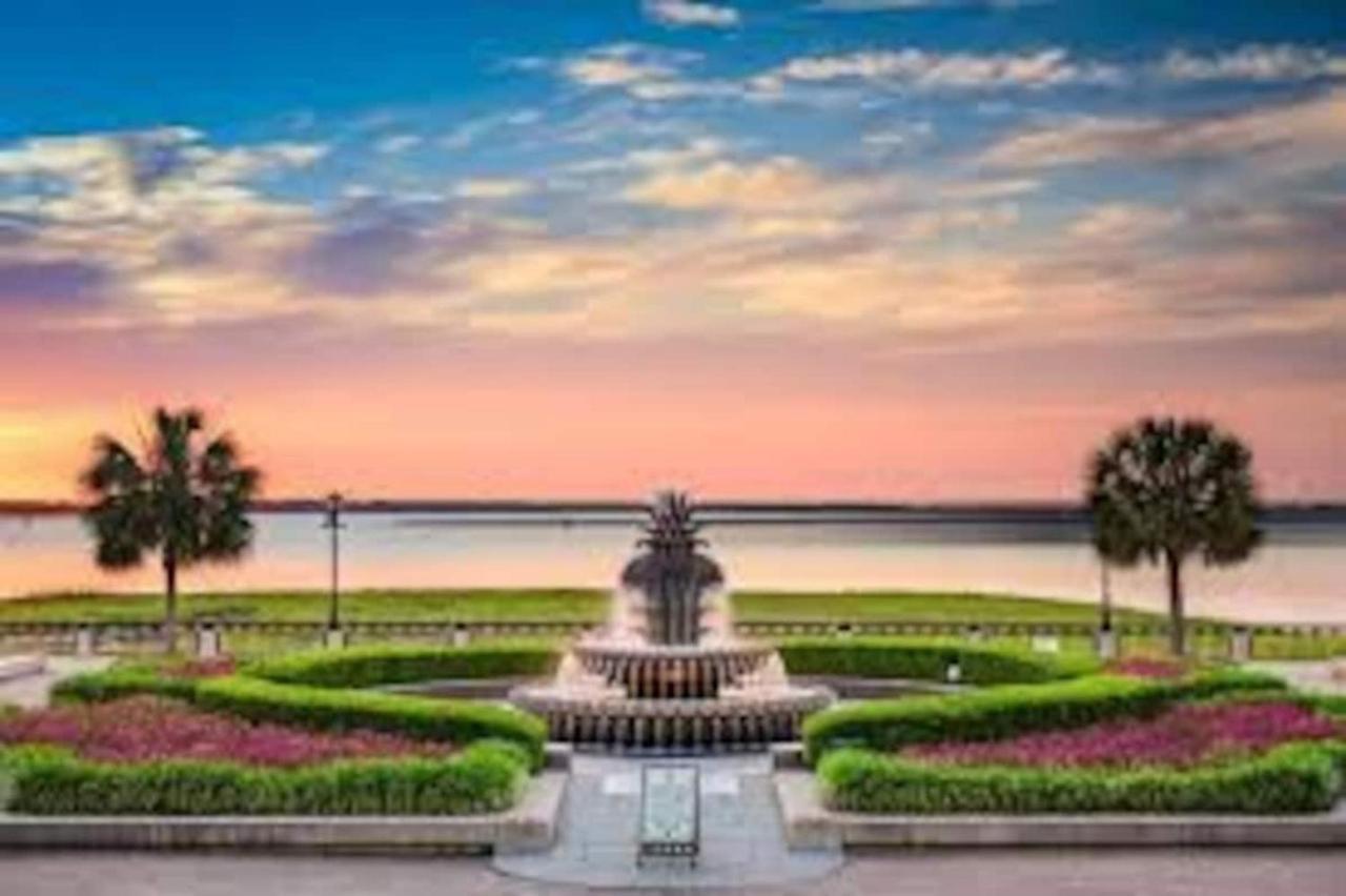 ☆Live On The Water! Lake Palmetto Palm W/ Patio - 10Min To Downtown & Beaches☆ 찰스턴 외부 사진